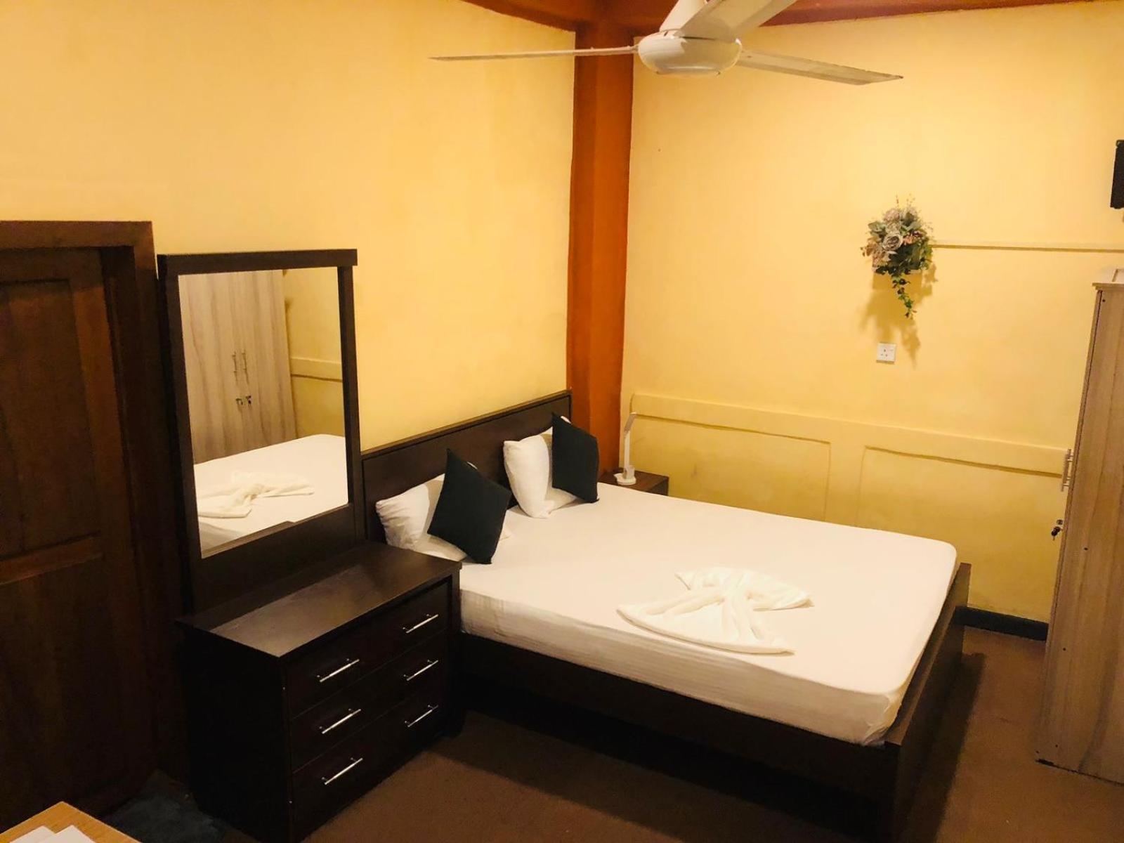 Cinnamon Airport Residencies Катунаяка Екстер'єр фото
